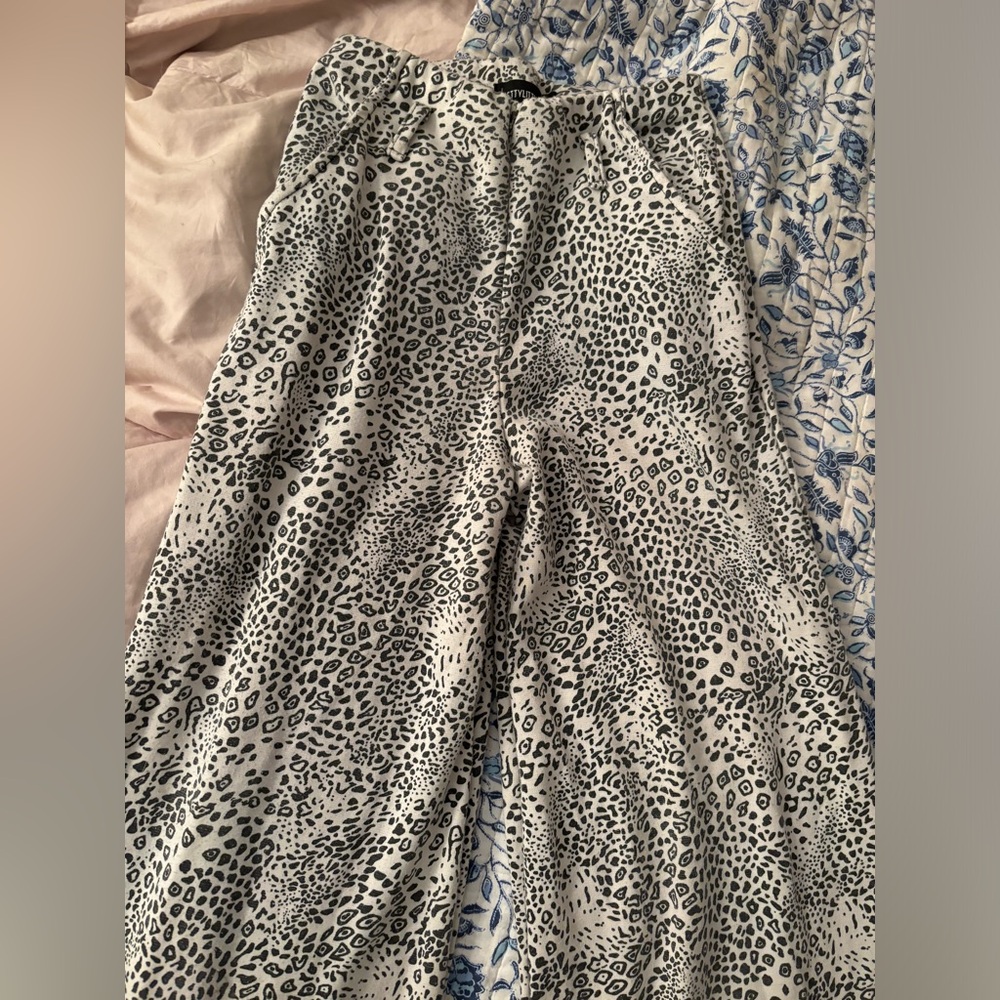pretty little thing size 0 US wide leg cheetah pants